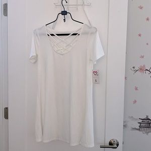 Val-clothing/ brand new sexy and cute white Tee / size Small